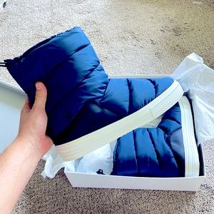 BRAND NEW ROSS & SNOW BOOTS! Perfect for winter and are FRESH out of the box.